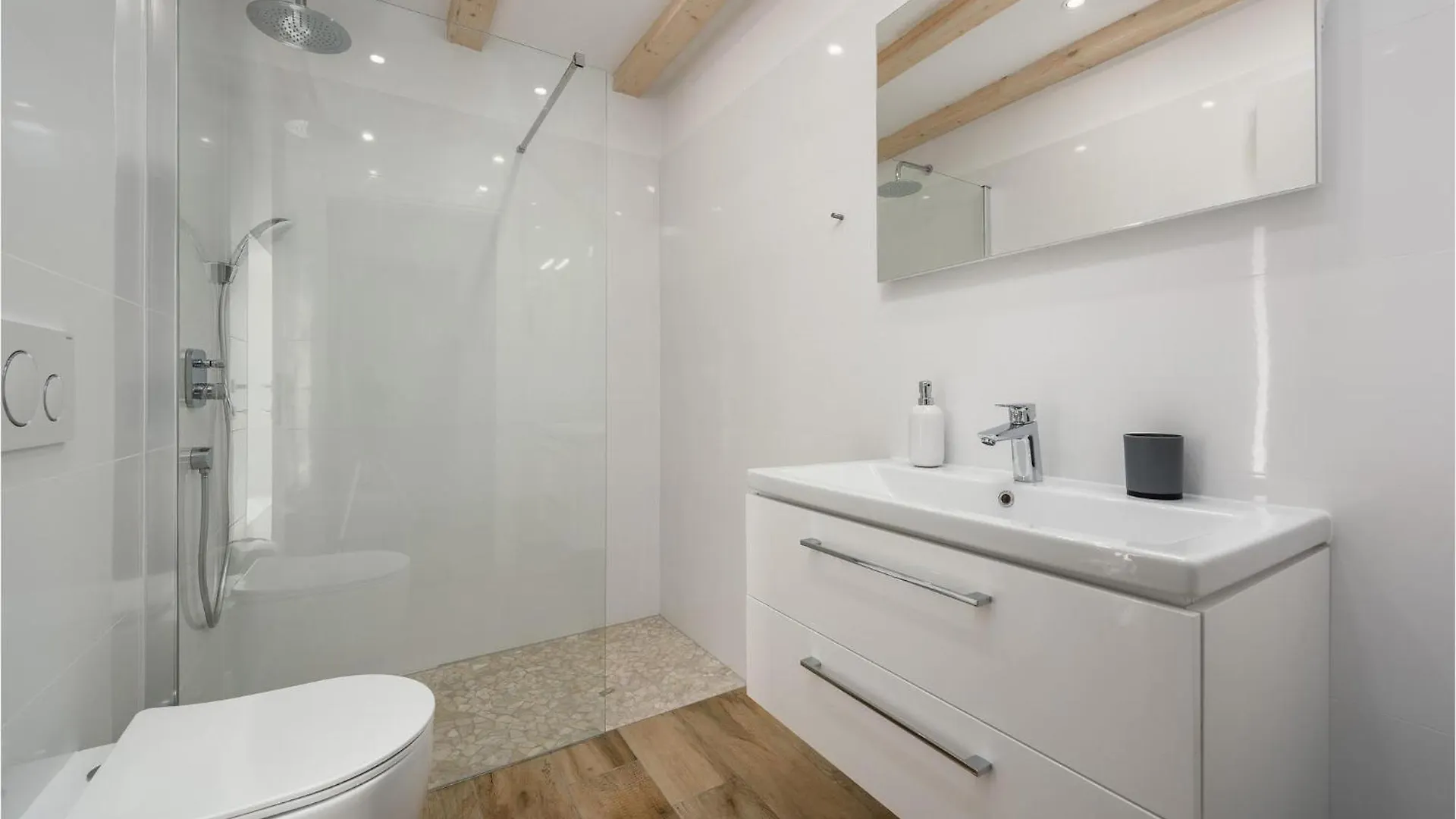 Lovely Home In Svetvincenat With Jacuzzi