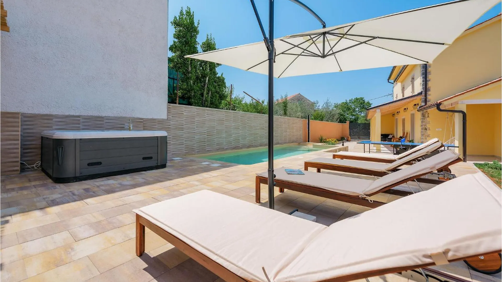 Lovely Home In Svetvincenat With Jacuzzi