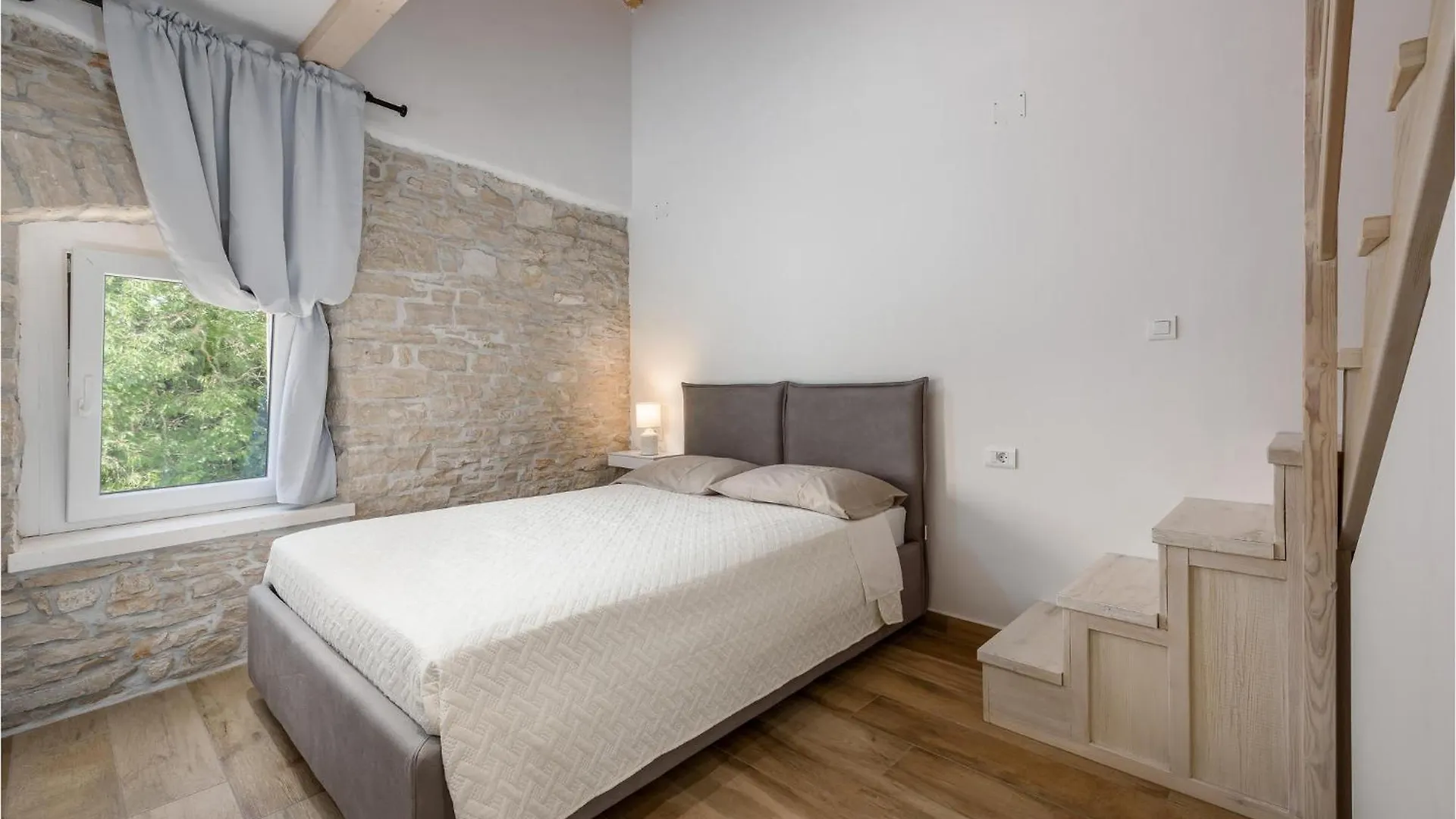 Lovely Home In Svetvincenat With Jacuzzi Holiday home