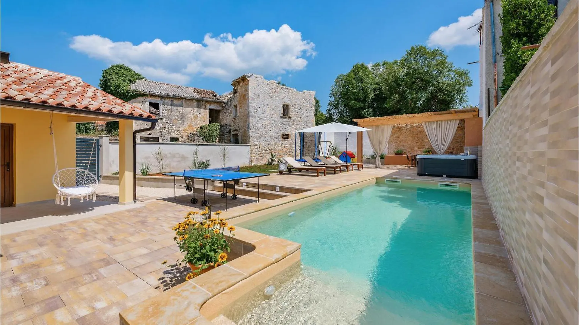 Lovely Home In Svetvincenat With Jacuzzi 0*,