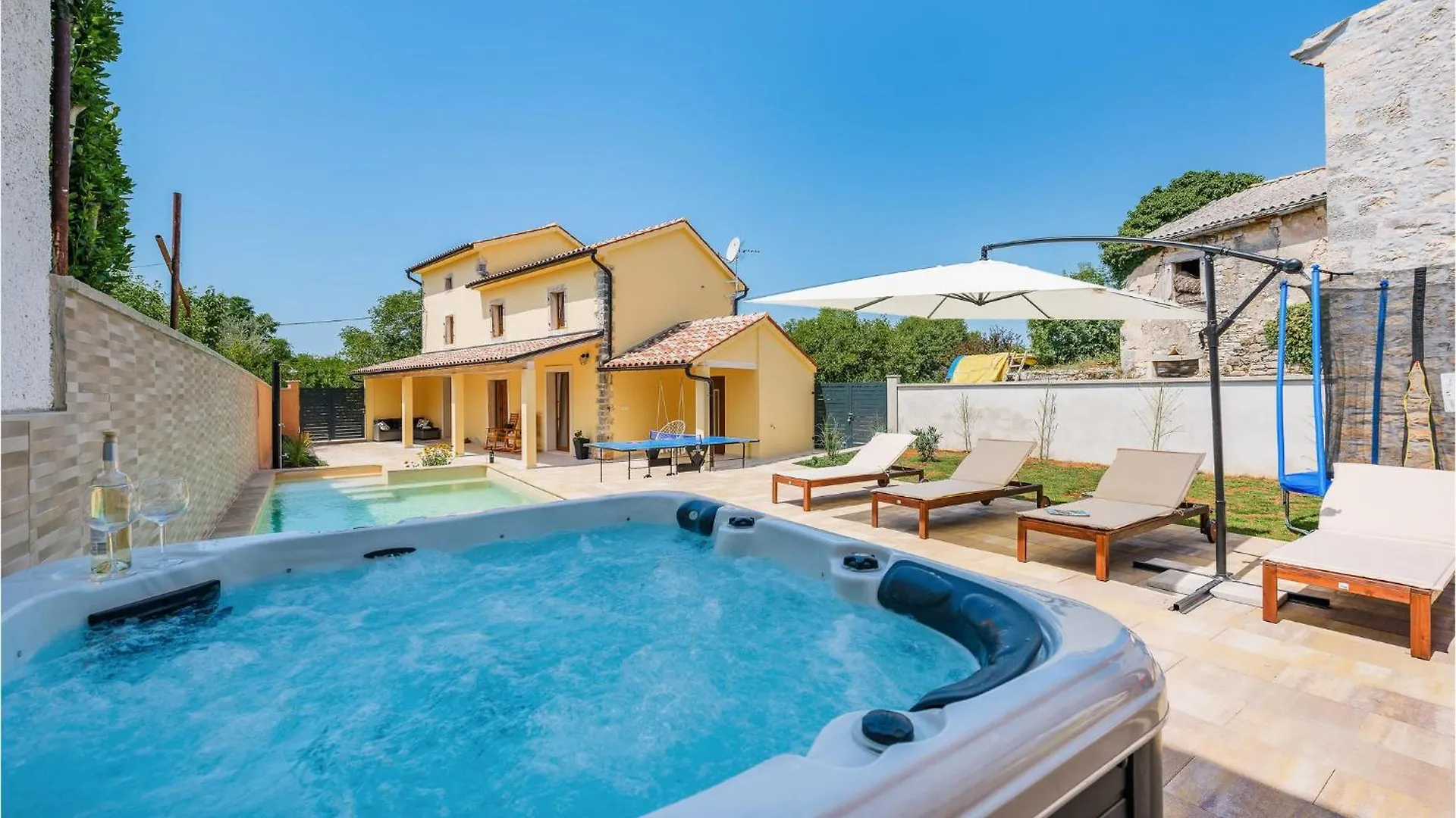 Lovely Home In Svetvincenat With Jacuzzi
